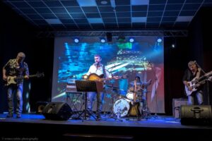 Travellin’Band live Tiki Taka