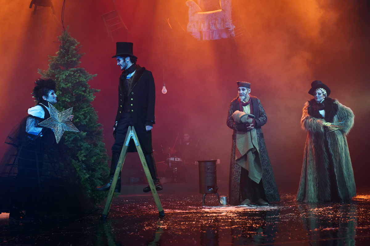 SILVESTRSKA PREDSTAVA Charles Dickens, Neil Bartlett BOŽIČNA PESEM - EventiFVG.it