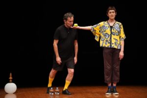 I greci, gente seria! Come i danzatori | Stagione delle Piume